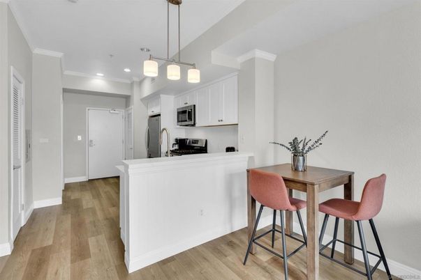 Dining room, Interior, Kitchen, Pendant Lights, Recessed Lighting, Stainless Steel Appliances, Wood Texture Flooring