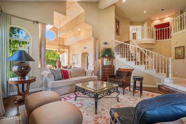 Interior, Living room, Pendant Lights, Recessed Lighting, Wood Texture Flooring