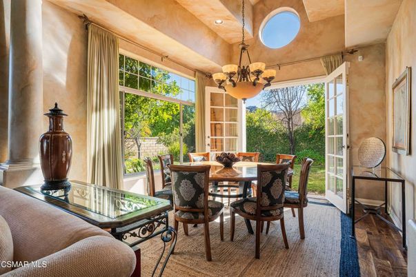 Chandelier, Dining room, Interior, Recessed Lighting, Wood Texture Flooring