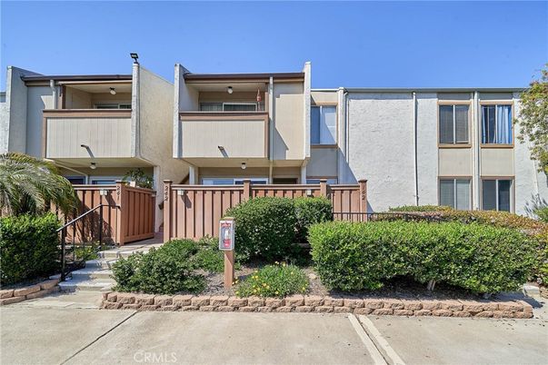 Exterior, Facade, Modern