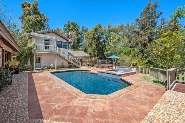 Exterior, Pool
