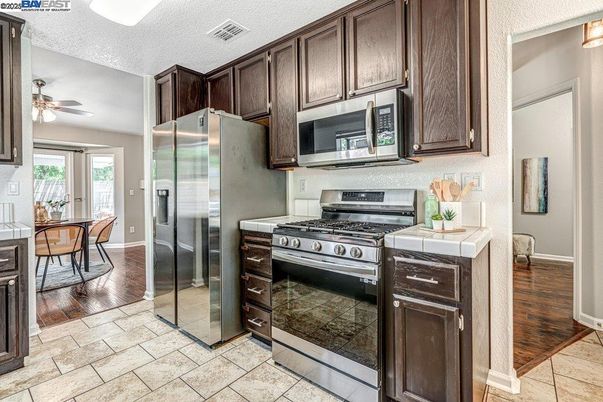 Dining room, Interior, Kitchen, Stainless Steel Appliances, Wood Texture Flooring