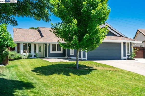 Attached, Backyard, Exterior, Facade, Cape Cod