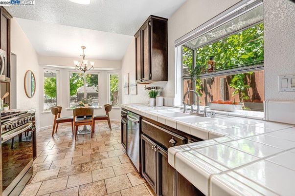 Chandelier, Dining room, Interior, Kitchen, Tile Countertops