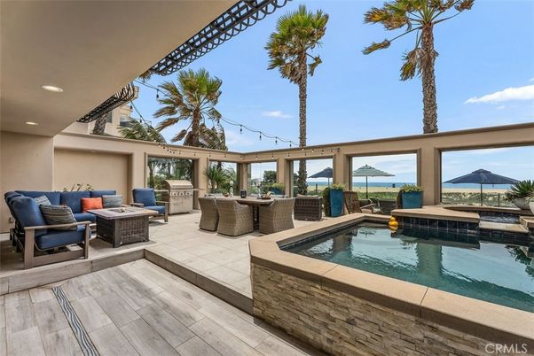 Exterior, Pool, Water