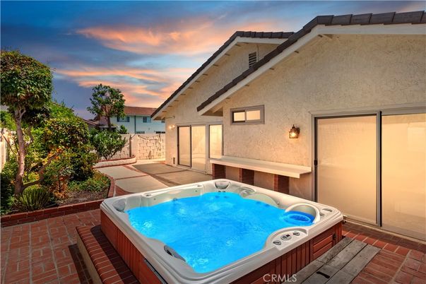 Exterior, Hot Tub