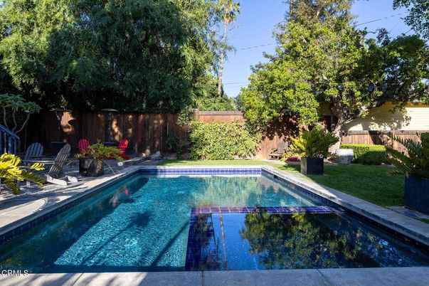 Exterior, Pool