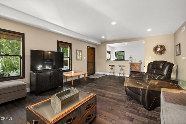 Interior, Living room, Recessed Lighting, Wood Texture Flooring
