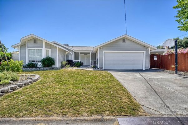Attached, Exterior, Facade, Ranch