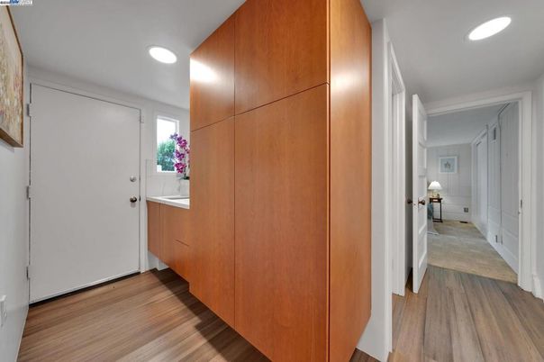 Interior, Recessed Lighting, Wood Texture Flooring
