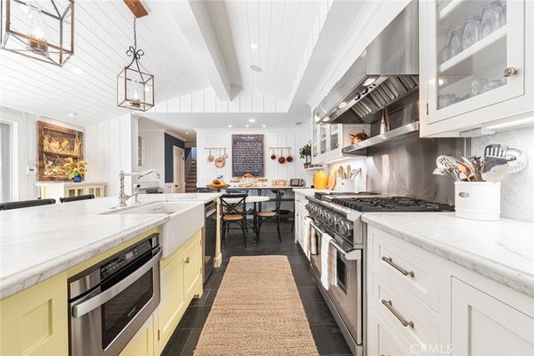 Dining room, Interior, Kitchen, Pendant Lights, Recessed Lighting, Stainless Steel Appliances