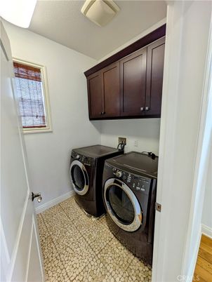 Interior, Washer, Wood Texture Flooring