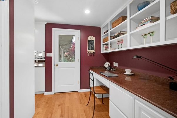 Home Office, Interior, Recessed Lighting, Wood Texture Flooring