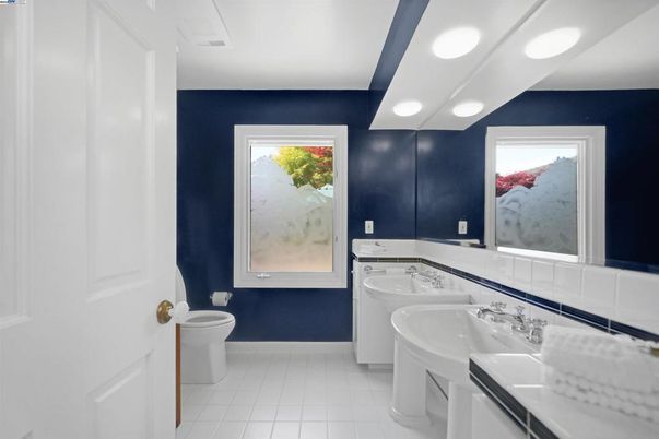 Bathroom, Dual Sink Vanities, Interior, Recessed Lighting