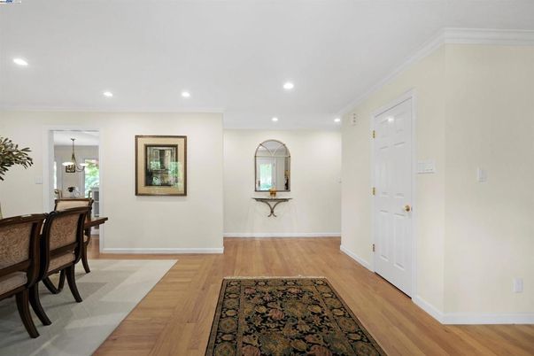 Interior, Pendant Lights, Recessed Lighting, Wood Texture Flooring
