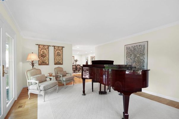 Interior, Living room, Piano, Recessed Lighting, Wood Texture Flooring