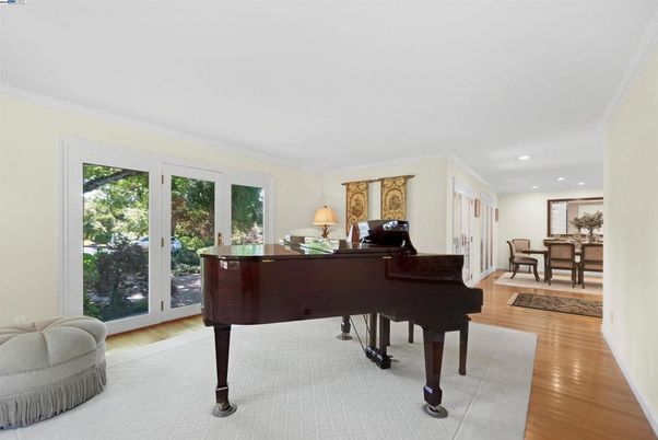 Dining room, Interior, Piano, Recessed Lighting, Wood Texture Flooring