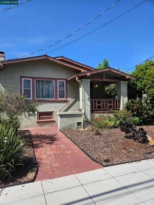 Exterior, Facade, American Craftsman