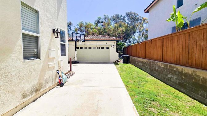 Detached Garage, Exterior