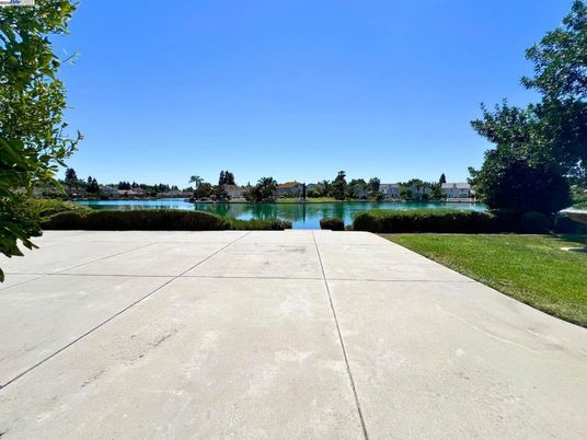 Exterior, Pool, Water