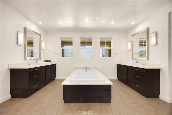 Bathroom, Dual Sink Vanities, Interior, Recessed Lighting