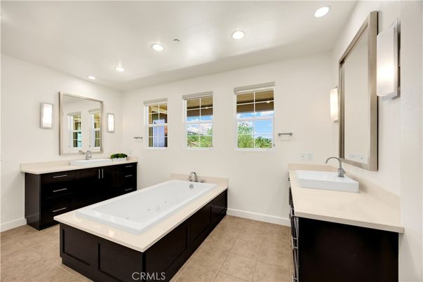 Bathroom, Dual Sink Vanities, Interior, Recessed Lighting
