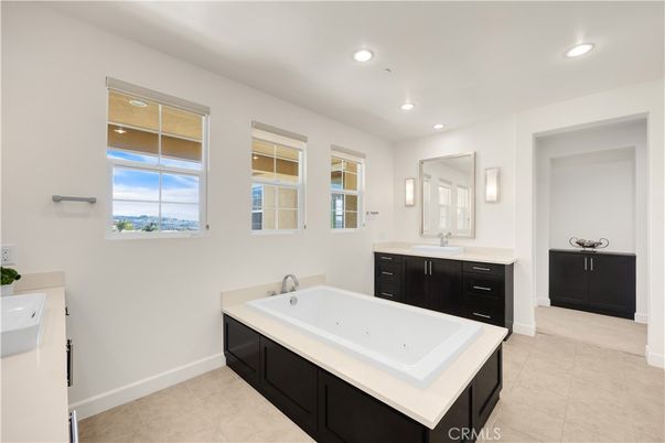 Bathroom, Dual Sink Vanities, Interior, Recessed Lighting