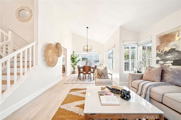 Chandelier, Dining room, Interior, Living room, Pendant Lights, Wood Texture Flooring