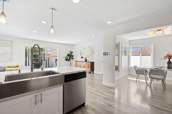Dining room, Interior, Kitchen, Pendant Lights, Recessed Lighting, Wood Texture Flooring