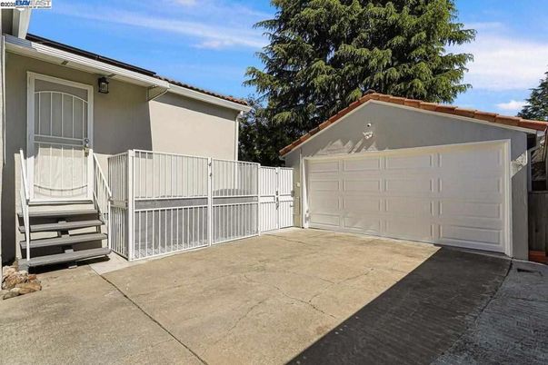 Detached Garage, Exterior