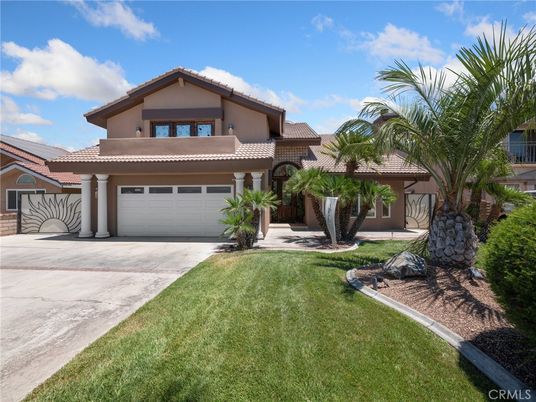 Attached, Exterior, Facade, Mediterranean