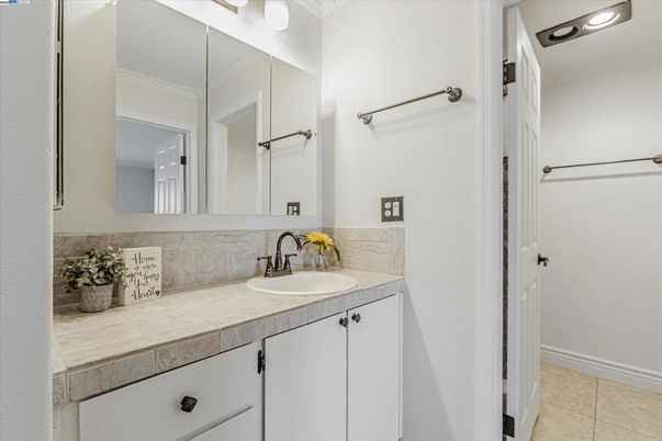 Bathroom, Interior, Tile Countertops