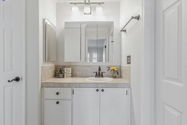 Bathroom, Interior, Tile Countertops