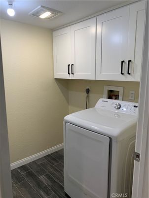 Interior, Washer, Wood Texture Flooring