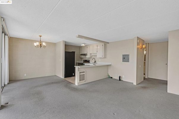 Chandelier, Empty room, Interior, Kitchen