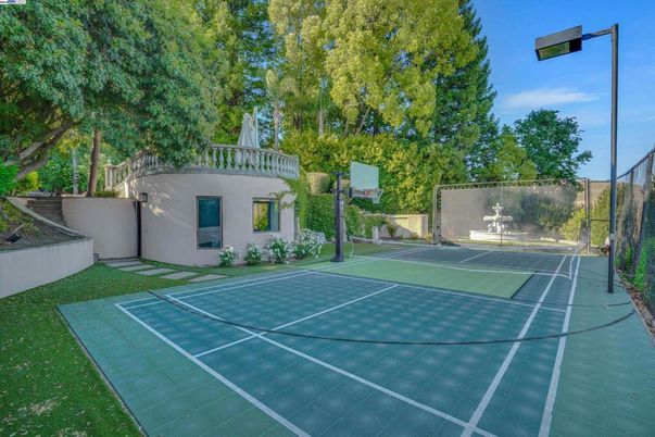 Exterior, Tennis Courts