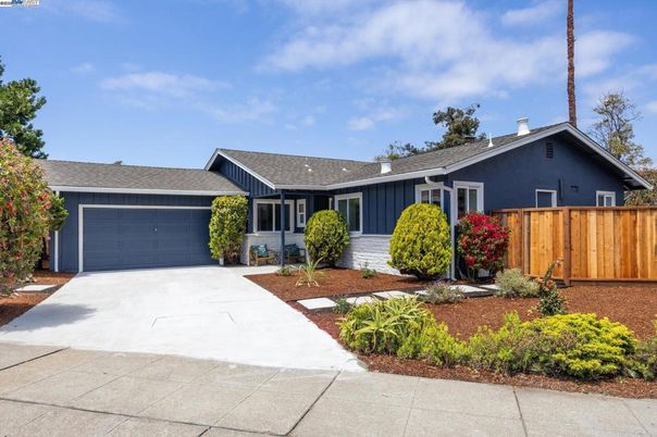 Attached, Exterior, Facade, Ranch