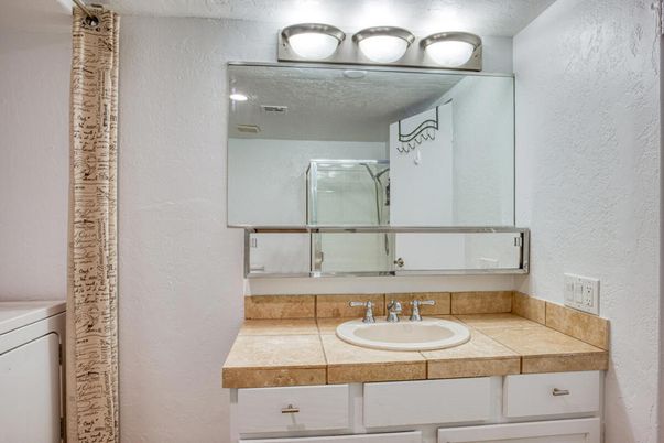 Bathroom, Interior, Tile Countertops