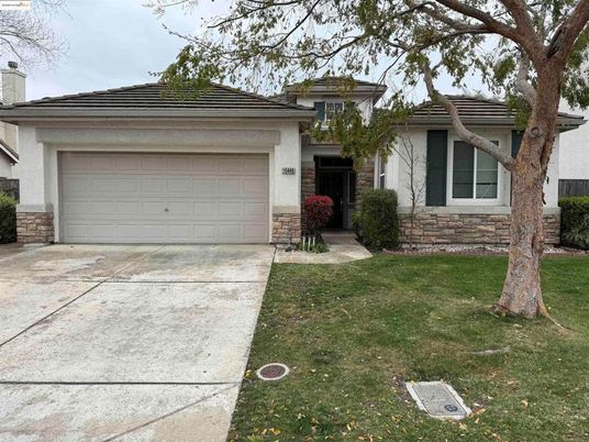 Attached, Exterior, Facade, Ranch