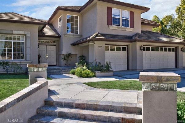 Attached, Exterior, Facade, Mediterranean