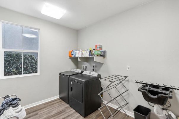 Interior, Washer, Wood Texture Flooring