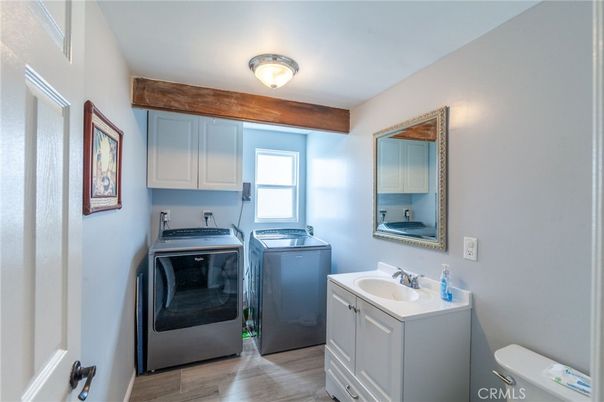 Interior, Washer, Wood Texture Flooring