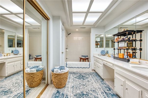 Bathroom, Dual Sink Vanities, Interior, Recessed Lighting