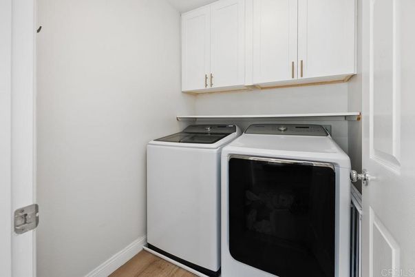 Interior, Washer, Wood Texture Flooring