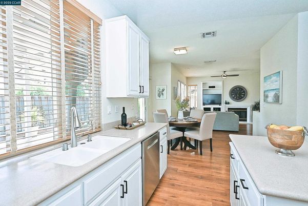 Dining room, Interior, Kitchen, Stainless Steel Appliances, Wood Texture Flooring