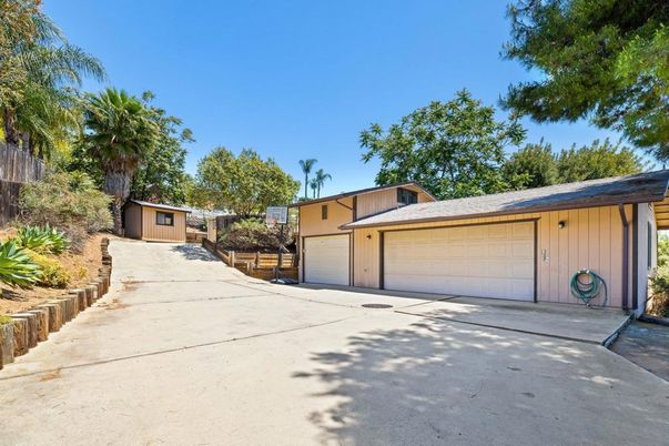 Detached Garage, Exterior