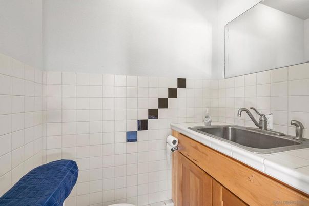 Bathroom, Interior, Tile Countertops