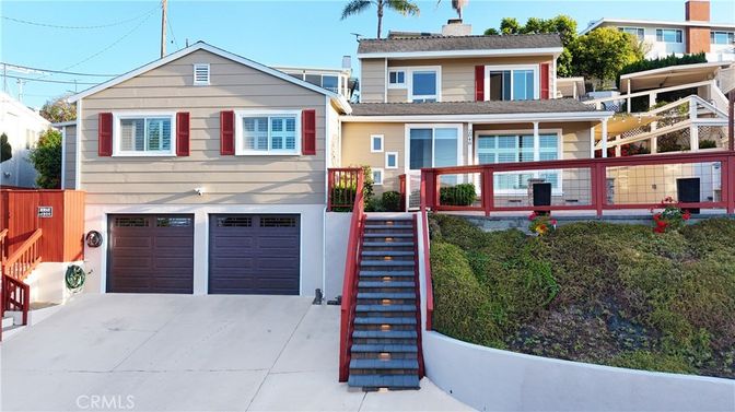 Attached, Exterior, Facade, Split Level