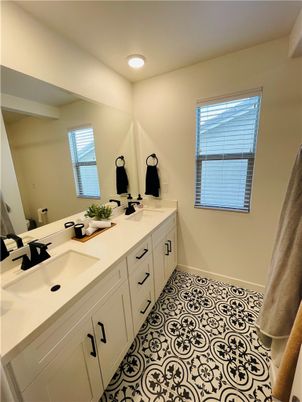 Bathroom, Dual Sink Vanities, Interior, Recessed Lighting