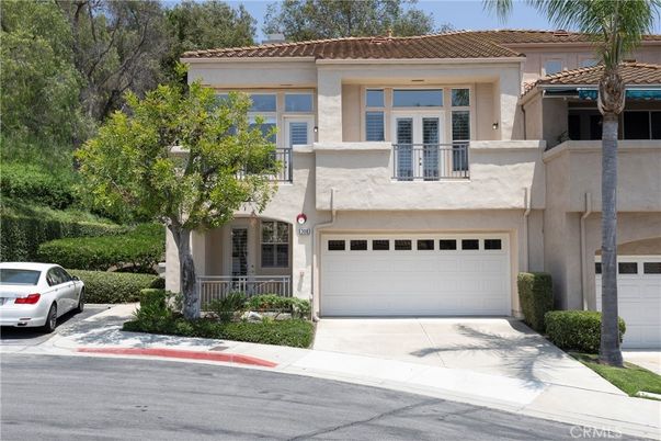 Attached, Exterior, Facade, Mediterranean